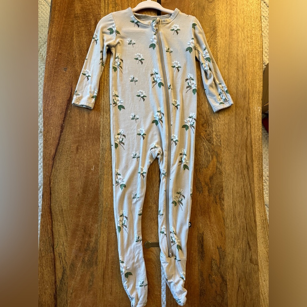 Kyte baby Zippered Footie in magnolia